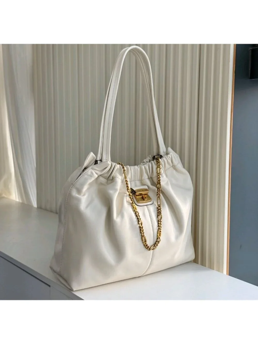 Marc Jacobs The Cristina Chain-Embellished Drawstring Leather Tote Ivory OS